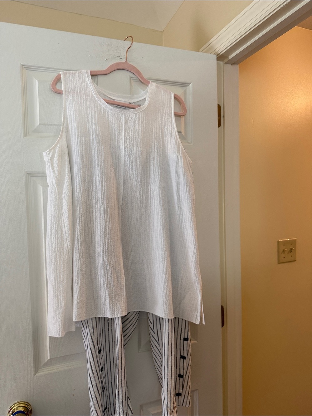 Sleeveless White Textured Swing Tank Top - Casual Women’s Top